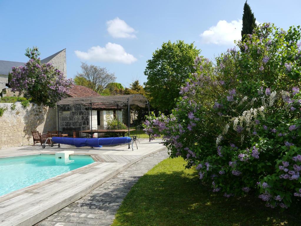 Logis Auberge De Crissay Екстериор снимка